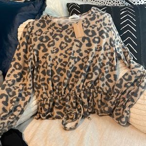 Vestique cheetah print top